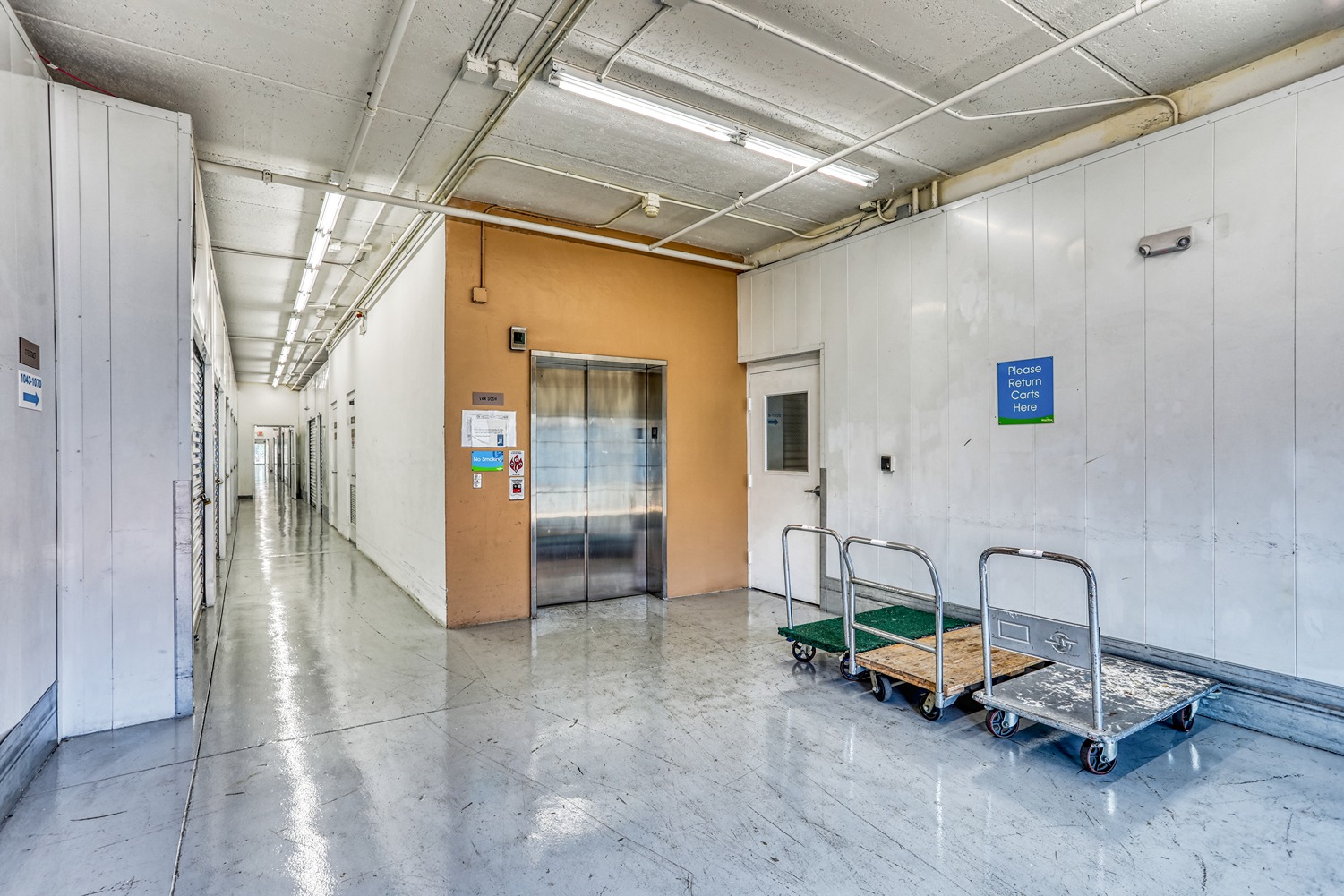 SmartStopSelfStorage-NaplesFL-275Goodlette-FrankRd-ElevatorAccess