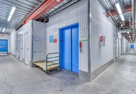 SmartStopSelfStorage-NorthLasVegasNV-2555WCentennialPrkwy-elevator