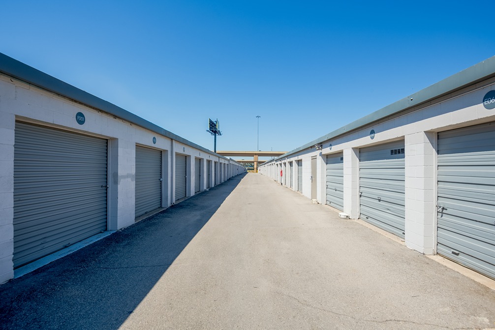 DriveUpUnits at RealStorage-DallasTX-11359ReederRd