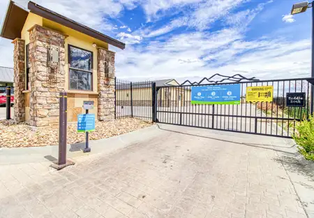 SmartStopSelfStorage-AuroraCO-6950SGartrellRd-Gate