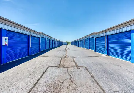 SmartStopSelfStorage-WarrenMI-24623RyanRd-DriveUpUnits