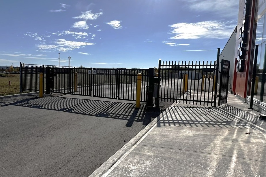 SmartStopSelfStorage-BarrieONT-341MapleviewDrW-Gate