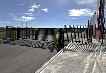 SmartStopSelfStorage-BarrieONT-341MapleviewDrW-Gate