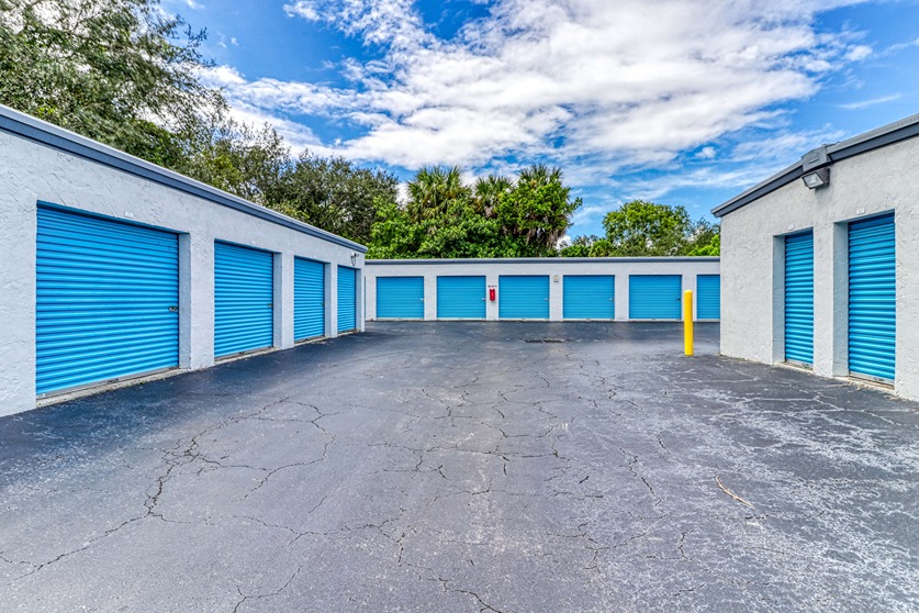 SmartStopSelfStorage-LakeWorthFL-8135LakeWorthRd-DriveUpUnits