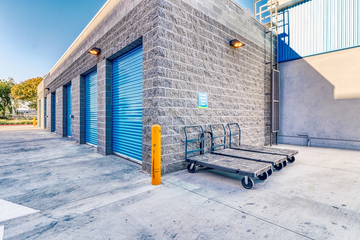 SmartStop Self Storage Facility 970 industrial Blvd, Chula Vista - Hand Carts