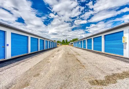 SmartStopSelfStorage-SidneyOH-700WRussellRd-DriveUpUnits