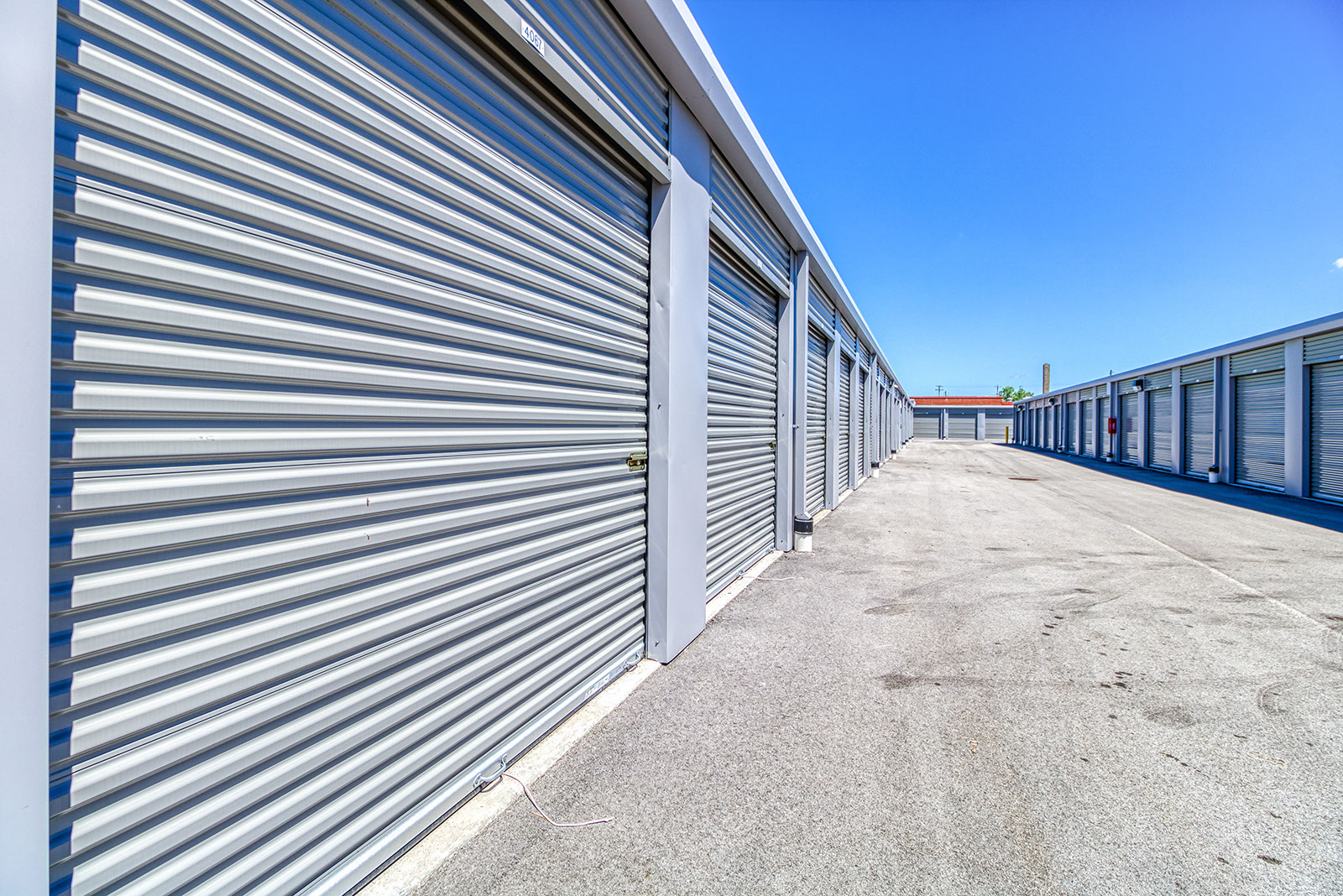 SmartStopSelfStorage-MilwaukeeWI-3420WestCapitolDr-DriveUpUnits