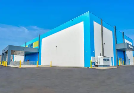 SmartStopSelfStorage-BramptonONT-8BrewsterRd-LoadingDock