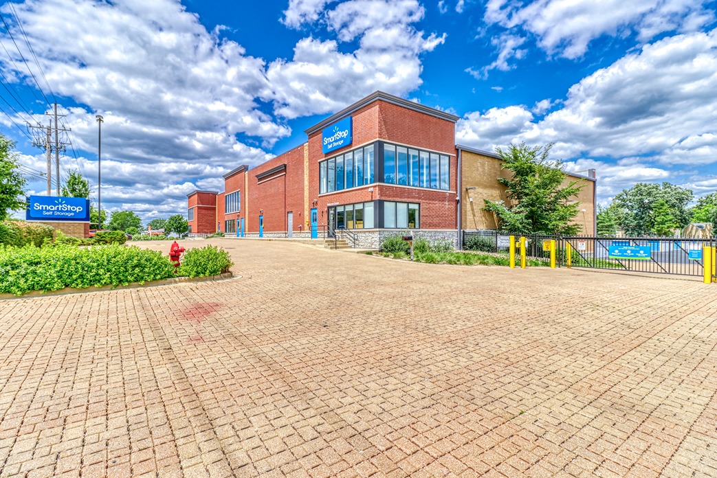 1910 E Algonquin Rd, Algonquin, IL store front distance | SmartStop