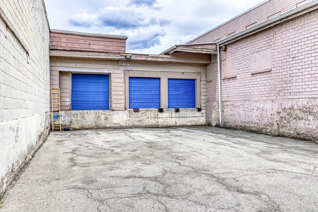 SmartStopSelfStorage-HamiltonONT-24 Sanford Ave-Loading Bays