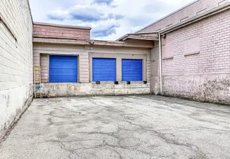 SmartStopSelfStorage-HamiltonONT-24 Sanford Ave-Loading Bays