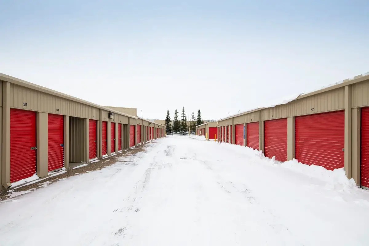  SmartStop Self Storage - 61 Broadway Blvd Sherwood Park, AB - drive up storage units