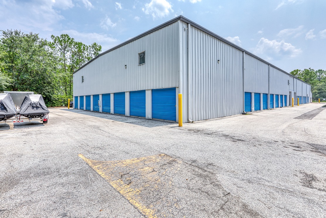drive up units at Keypad Access at 10030 EW Pappy Rd, St Johns, FL | SmartStop