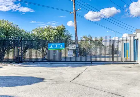 SmartStopSelfStorage-ConcordCA-1597MarketSt-Gate Access