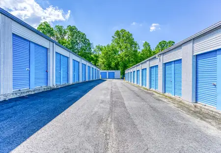 SmartStopSelfStorage-ArdenNC-3909SweetenCreekRd-DriveUpUnits