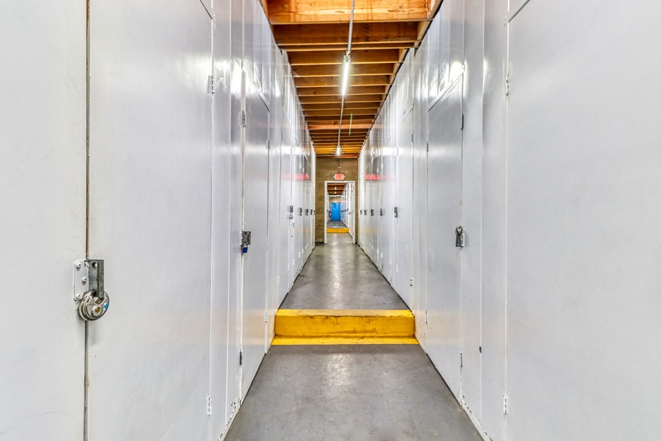 SmartStopSelfStorage-AzusaCA-1111WestGladstone-InteriorUnits
