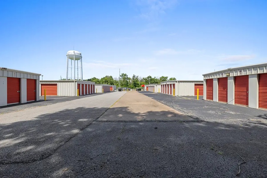 Drive Up units at SmartStop Self Storage-Siloam SpringsAR-175 S Lincoln St