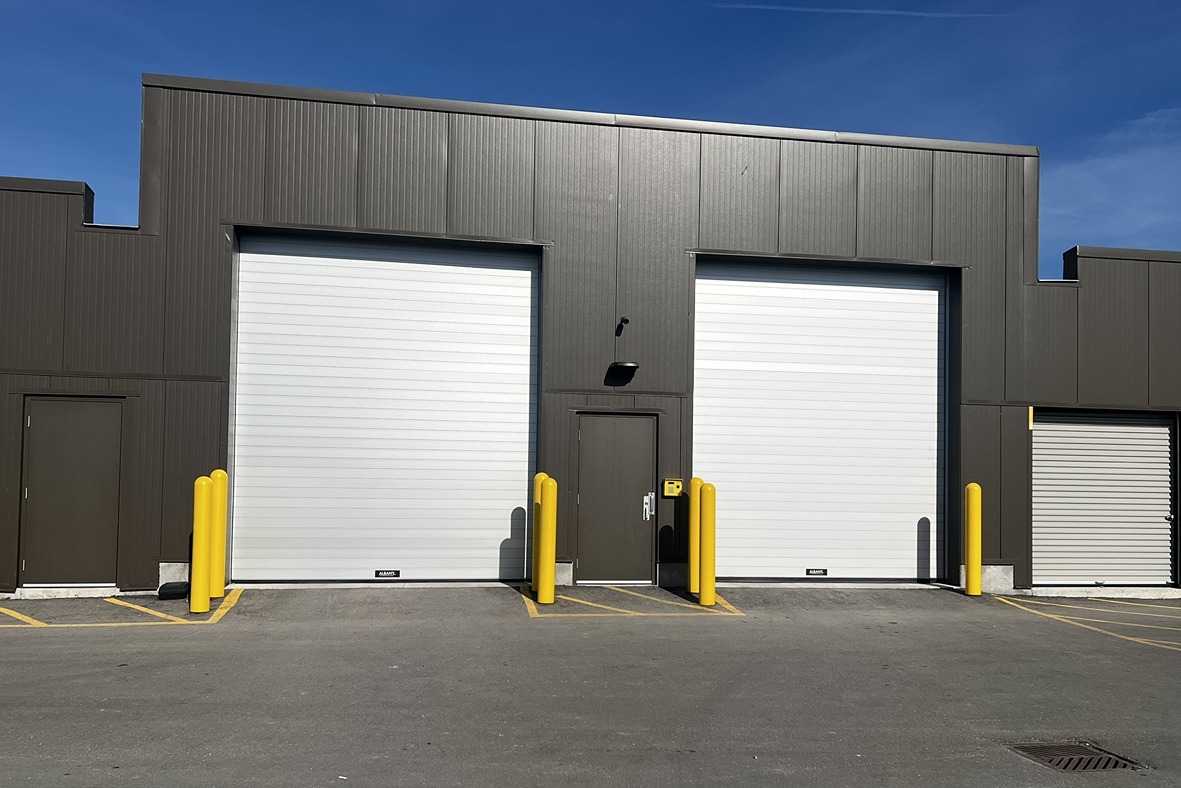 SmartStopSelfStorage-BarrieONT-341MapleviewDrW-AllWeatherLoadBay