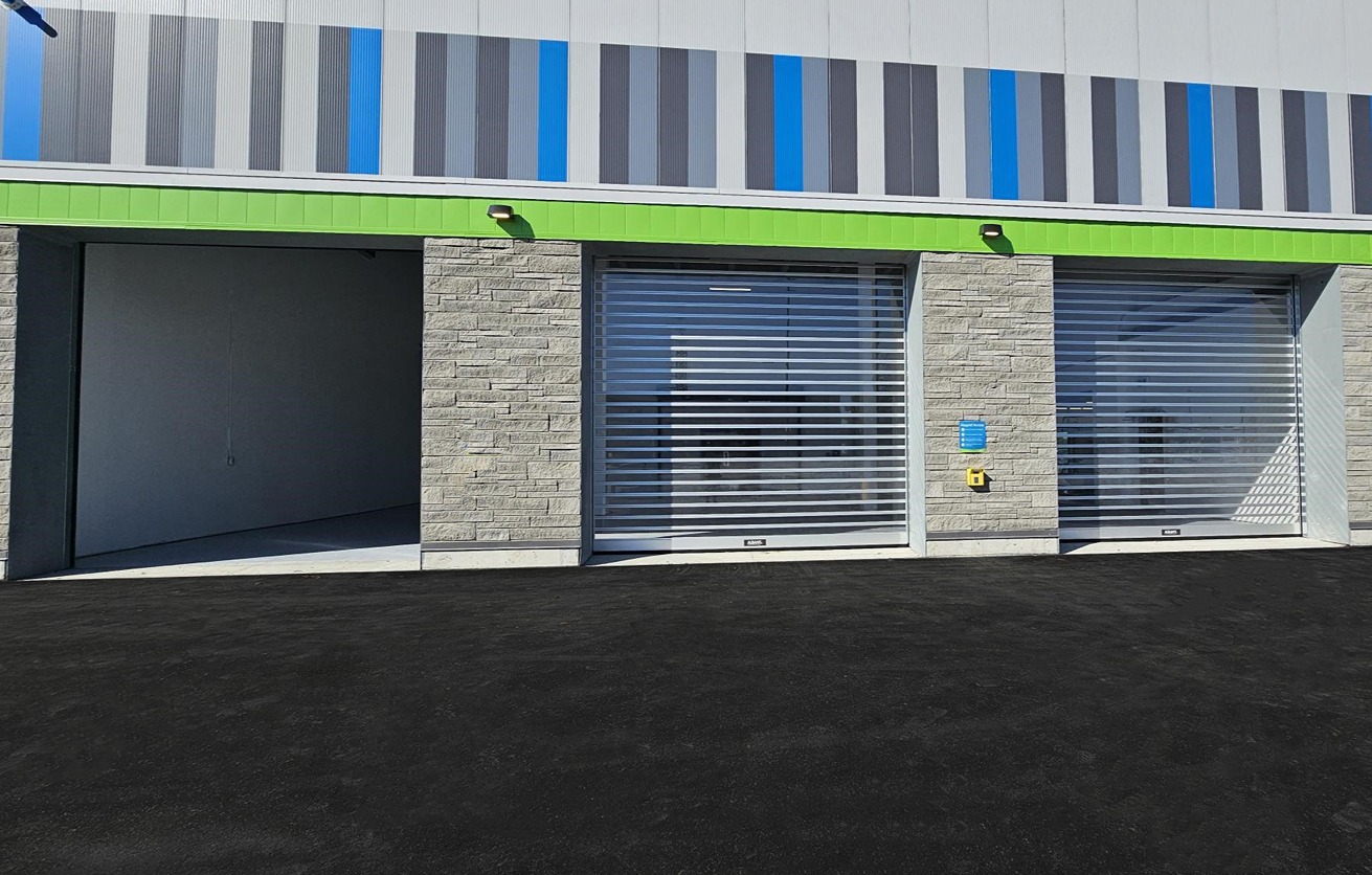 SmartStopSelfStorage-HamiltonONT-550 Centennial Pkwy N-LoadingBay