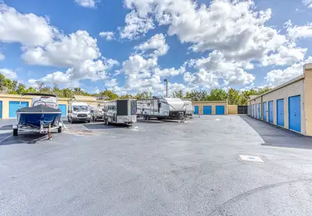 SmartStopSelfStorage-WellingtonFL-1341SouthStateRd-Parking