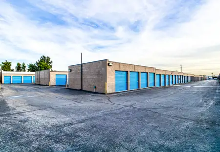 SmartStopSelfStorage-AzusaCA-1111WestGladstone-ExteriorUnits-1