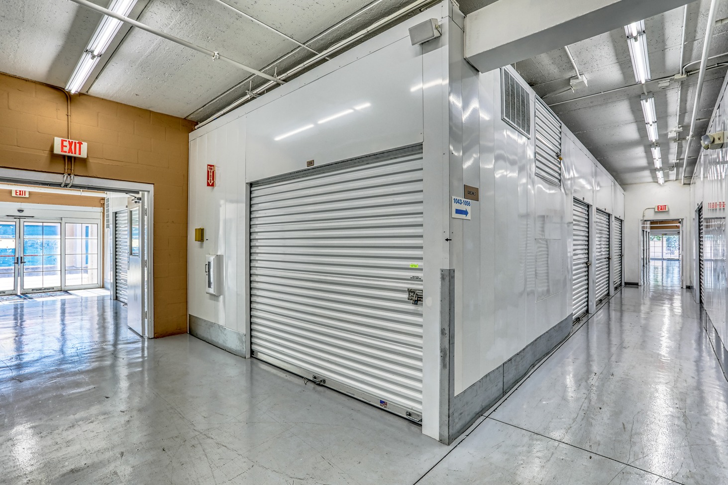 SmartStopSelfStorage-NaplesFL-275Goodlette-FrankRd-interiorUnits