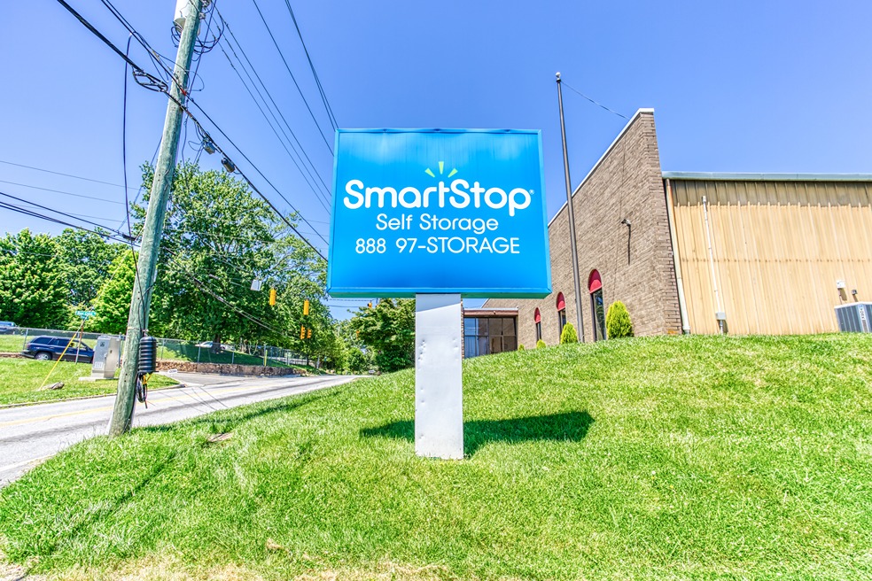 SmartStopSelfStorage-AshevilleNC-197DeaverviewRd-Signage