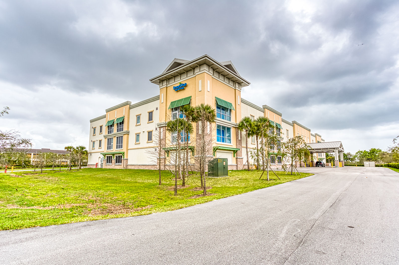 SmartStopSelfStorage-PembrokePinesFL-18804PinesBlvd-Hero