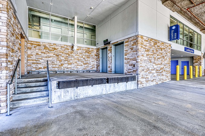 SmartStopSelfStorage-HoustonTX-2412WHolcombeBlvd-LoadingDock