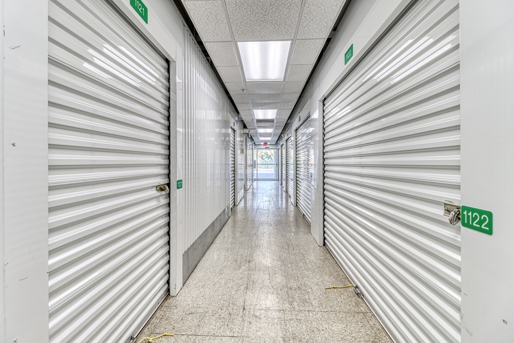 SmartStopSelfStorage-NaplesFL-7755PreserveLane-InteriorUnits