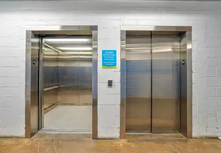 SmartStopSelfStorage-NorthYorkONT-4548DufferinSt-ElevatorAccess