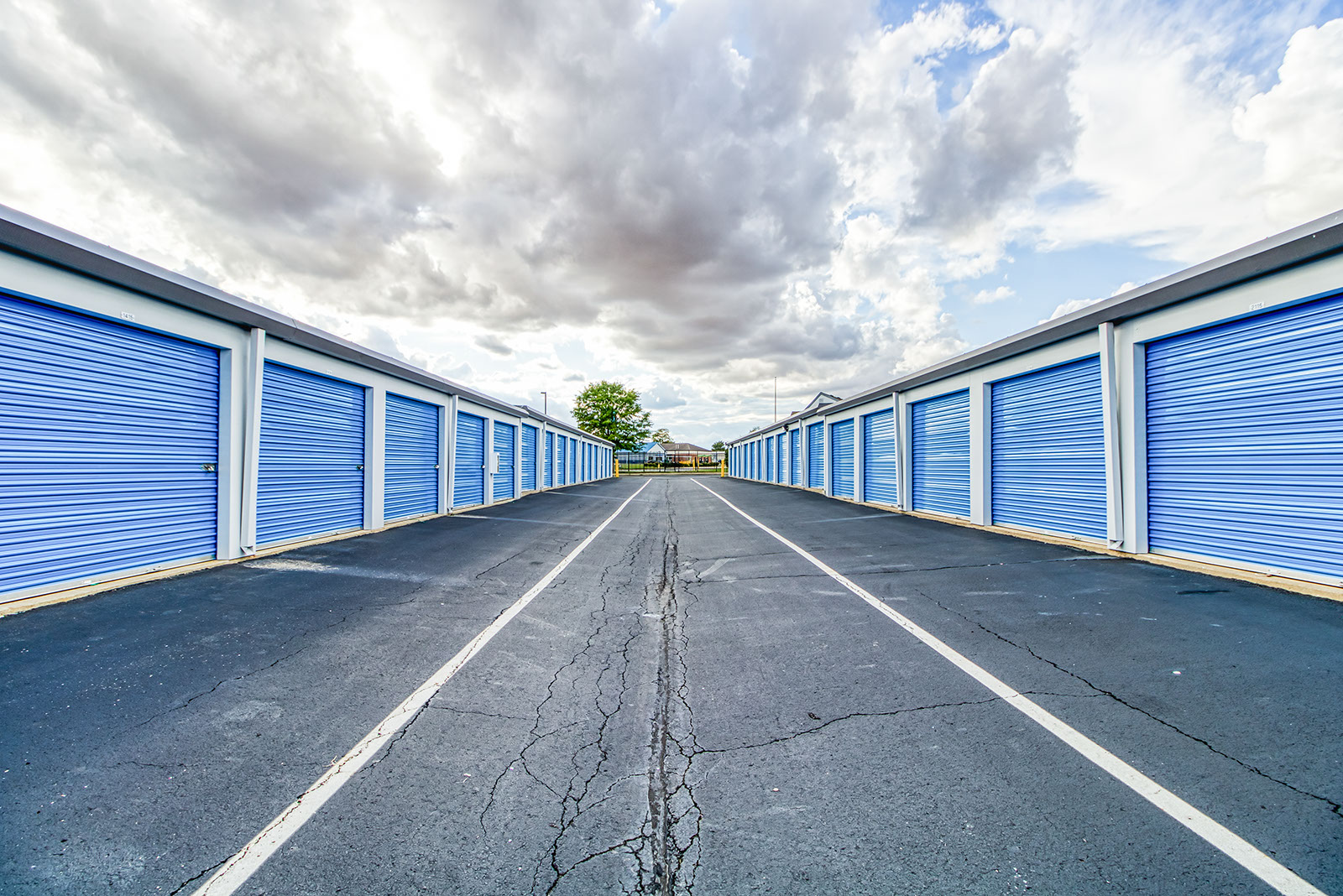 SmartStopSelfStorage-TroyOH-21KingsChapelDrN-DriveUpUnits