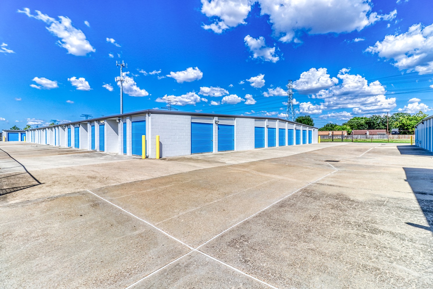 SmartStopSelfStorage-HoustonTX-10830WestRd-DriveUpUnits